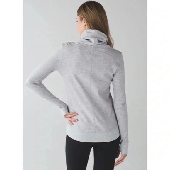 Lululemon In A Cinch Long Sleeve Pullover - Picture 3 of 9